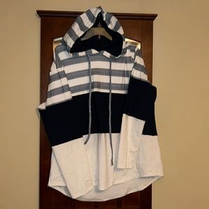 Brand New w/o tags Size 2XL Light Women’s Hooded Sweatshirt!!